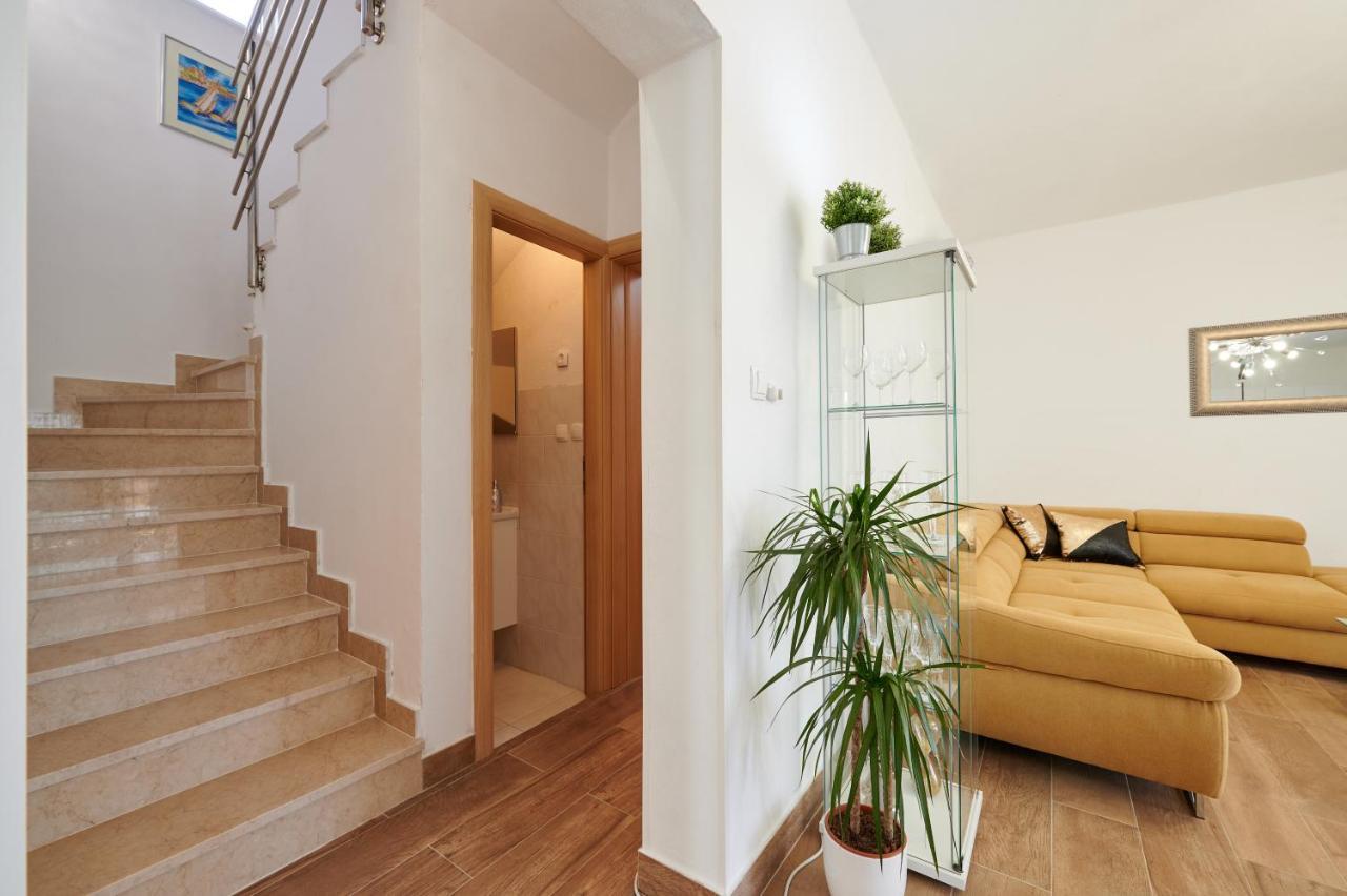 Villa Katja Kastela Luaran gambar